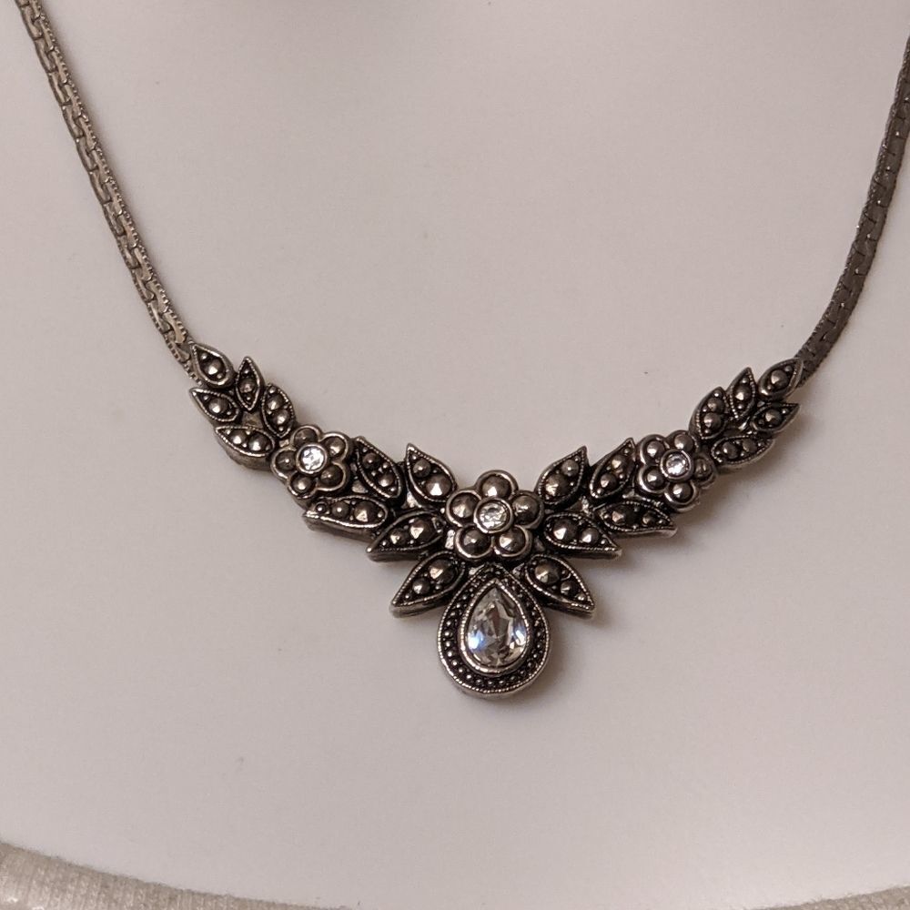 Vintage wings center stone floral pattern rhinestone smaller statement necklace